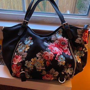 Desigual purse, excellent condition.